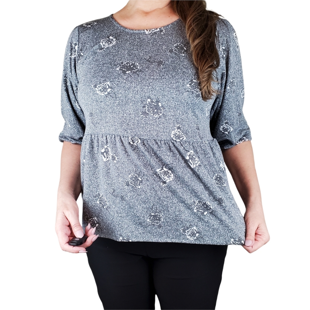 Bobeau White & Black Babydoll Top Size Medium